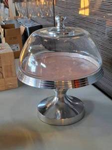 lot 1532 image: 10 Metal Cake Stand with Clear Glass Topper