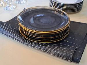 lot 1538 image: (9) 8 Decorative Plates and (3) 19x14 Placemats