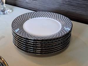 lot 1539 image: Lot of (8) 7-12 Designer Plates