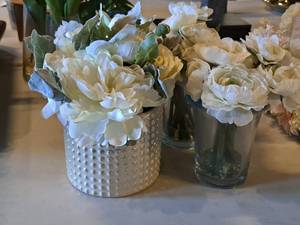 lot 1551 image: Lot of (4) Faux Flower Arragements in Vases (3) 4-12x9 and (1) 6x10