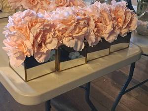 lot 1555 image: Lot of (4) Decorative Faux Flower Arragements in Vases (Pink)