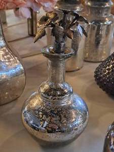 lot 1557 image: 10 Decorative Decanter with Stopper