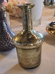 lot 1559 image: 9-34 Decorative BottleDecanter (no topper)