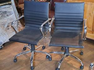 lot 284 image: Padded Metal High-Back Rolling Office Arm Chairs (Black)