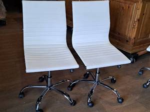 lot 289 image: Lot of (2) Padded Metal High-Back Rolling Office Chairs (White)
