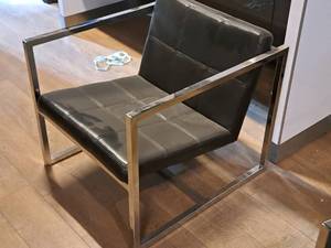 lot 163 image: Padded Metal Office Entry Arm Chair (Black)