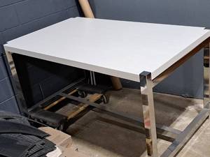 lot 164 image: 60 Metal Frame Table (White)