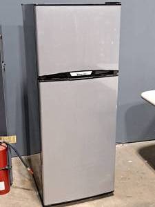 lot 166 image: Magic Chef� Household Refrigerator Freezer MCBR1000S