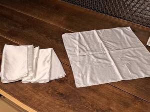 lot 951 image: Lot of (8) Cloth Napkins 19x19 (White)