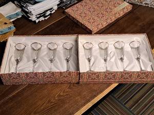 lot 1021 image: Lot of (2 Boxes) Art Dcor� 8-34 Stem Flutes Set of 4 (Gold Rimmed)