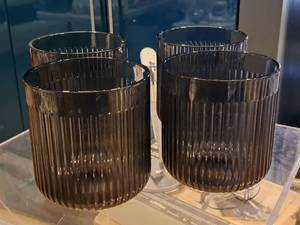 lot 1076 image: Lot of (4) 5-34 Glass Table Vases