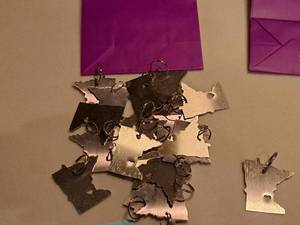 lot 1119 image: Lot of (20) Minnesota State theme Metal Key Rings