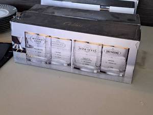 lot 1537 image: Lot of (2 Boxes) Cellini 11.8-oz Rock Glasses 18K Gold Rim Accent Finish 4-count ( 8 total items )