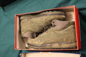 lot 8 image: Suffolk HI Womens Olive Hiking Boots Size 8