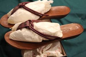 lot 23 image: Mens Leather Sandals Size 9M by Bonnard