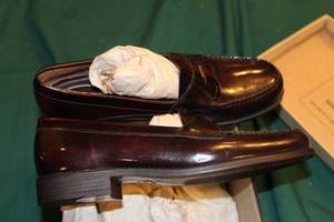 lot 24 image: Mens Bass Penny Loafers, Size 8M in Burgundy Brush Finish