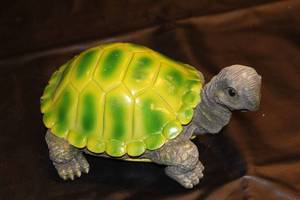 lot 33 image: Realistic Turtle Garden Decor Statue