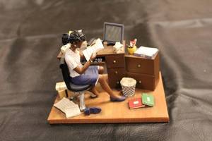 lot 42 image: Annie Lee Getting the Job Done Figurine