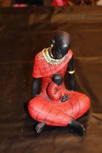 lot 43 image: Decorative African Mother and Child Figurine