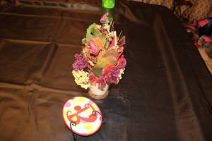lot 60 image: Decorative Dried Floral Arrangement with Colorful Plate