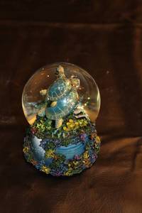 lot 67 image: Seascape Turtle Dreams Snow Globe with Music Box