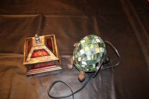 lot A-72 image: Vintage Turtle Style Stained Glass Lamp and Decorative Wooden Box