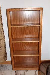 lot 80 image: Solid Oak 4-Shelf Bookcase