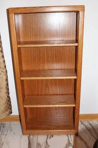 lot 81 image: Solid Oak 4-Shelf Bookcase