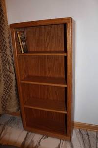 lot 87 image: Oak Wood 4-Shelf Bookcase