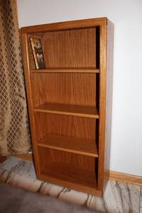 lot 88 image: Wooden Bookshelf with Adjustable Shelves