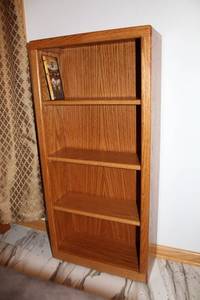 lot 89 image: This oak wood bookcase