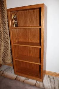 lot 90 image: This oak wood bookcase