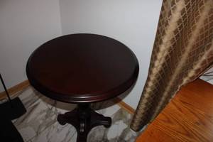 lot 91 image: Dark Wood Round Pedestal Side Table