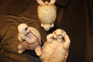 lot 164 image: Set of 3 Ceramic Turtle Figurines