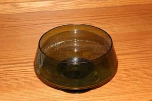 lot 185 image: Vintage Mid-Century Modern Green Glass Centerpiece Bowl