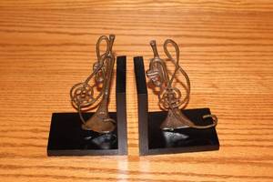 lot 187 image: Pair of Decorative Bookends with Musical Instrument Design