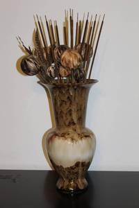 lot 193 image: Vintage Ceramic Vase with Natural Dried Floral Arrangement
