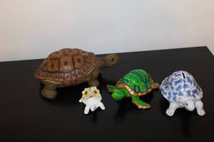 lot 194 image: Set of 4 Decorative Turtle Figurines in Various Designs
