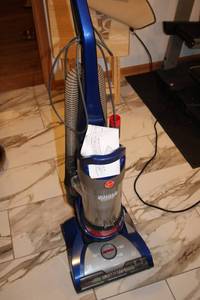 lot 208 image: Used Hoover WindTunnel 2 Whole House Rewind Vacuum Cleaner
