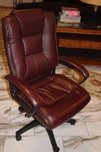 lot 211 image: Used Burgundy Leather Executive Office Chair