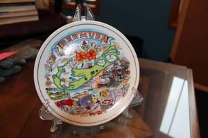 lot 219 image: Decorative Bermuda Souvenir Collector Plate