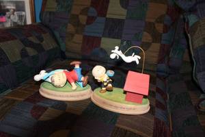 lot 243 image: Peanuts Snoopy and Charlie Brown Figurine Set