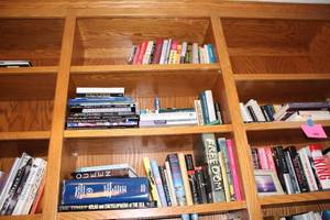 lot 251 image: Assorted Collection of Books and Encyclopedias