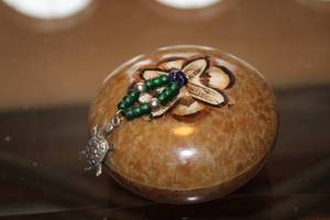 lot 279 image: Earth Spirit Smudge Pot with Lid and Turtle Charm