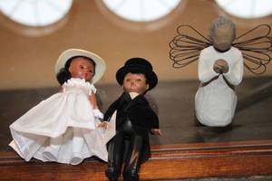 lot 283 image: Set of 3 Collectible Bride and Groom Dolls with Angel Figurine