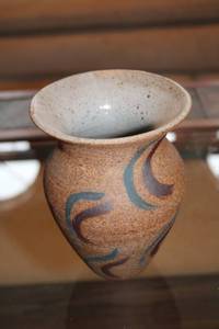 lot 293 image: Handcrafted Ceramic Vase by Melissa Logan