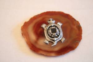 lot 311 image: Decorative Turtle Decoration on Agate Slice