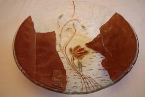 lot 313 image: Eterno Handmade Decorative Glass Plate with Floral Design