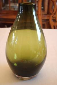 lot 315 image: Olive Green Art Glass Vase