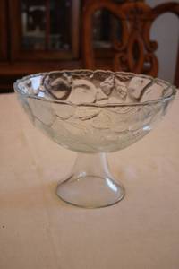 lot 330 image: Vintage Clear Glass Fruit Pattern Pedestal Bowl